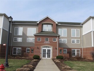 23003 Chandlers Ln Unit 224, Olmsted Falls, OH 44138