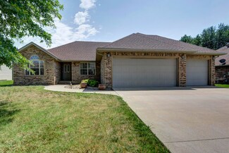 902 E Canterbury St, Springfield, MO 65810