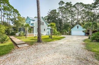 109 Bay Colony Way, Apalachicola, FL 32320