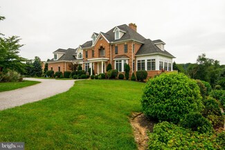 14 Misty Hollow Ct, Phoenix, MD 21131