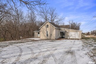 907 13th St, Viola, IL 61486