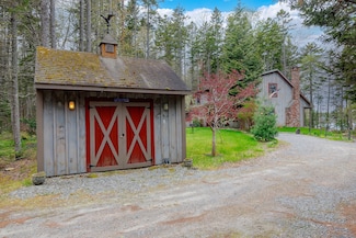 176 N Main St, Stonington, ME 04681