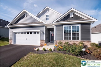 7945 Golden Ln, Breinigsville, PA 18031