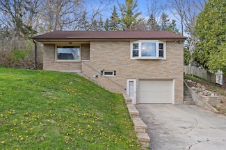 702 Fredonia Ave, Fredonia, WI 53021