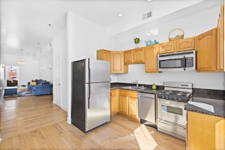 231 Grand St Unit 5R, Hoboken, NJ 07030