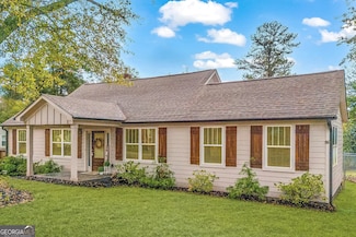 68 Hayes St, Toccoa, GA 30577