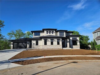 9401 Edgemere Dr, Lenexa, KS 66220