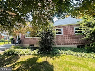 481 Laudermilch Rd, Hershey, PA 17033