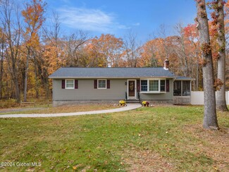 20 Ashdown Rd, Ballston Lake, NY 12019