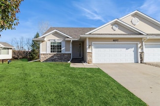 6077 Pinewood Ct, Johnston, IA 50131