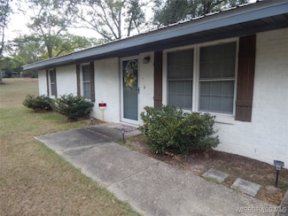 174 W Vaughn St, Coffee Springs, AL 36318