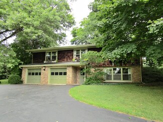 6N644 Old Homestead Rd, Saint Charles, IL 60175