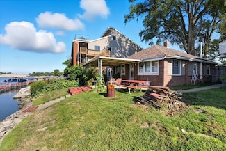 8 Pickard Ln, Council Bluffs, IA 51501