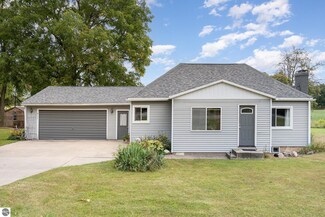9152 N State Rd, Saint Louis, MI 48880