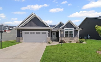 220 Red Bud Dr, Mahomet, IL 61853