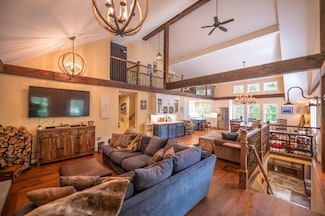 121 Fannie Hill Dr, Wilmington, VT 05363