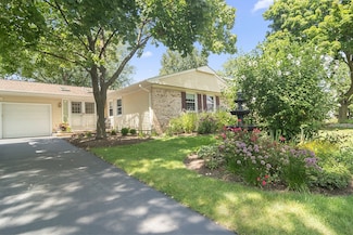 971 Indian Spring Ln, Buffalo Grove, IL 60089