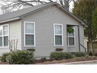716 S Scott St, Scottsboro, AL 35768