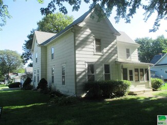 603 6th St, Sheldon, IA 51201