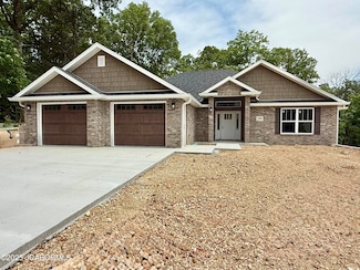 348 Hazelwood Dr, Jefferson City, MO 65109