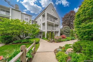 3553 Port Cove Dr Unit 39, Waterford, MI 48328