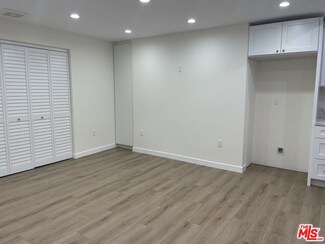 20750 Stagg St, Los Angeles, CA 91306