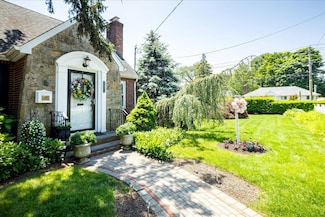 2871 Willard Ave, Oceanside, NY 11572