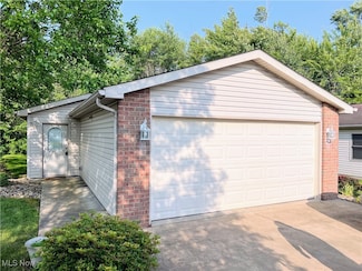 408 Orchard Hill Dr, Leetonia, OH 44431