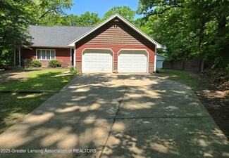 4423 Hyatt St, Eaton Rapids, MI 48827
