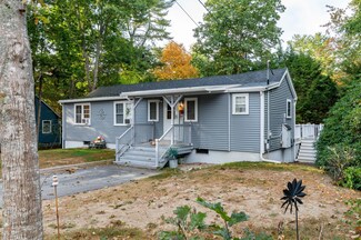 16 Paul St, York, ME 03909