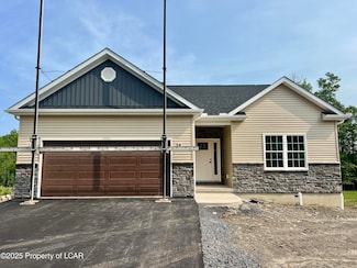 18 Sunset View Dr, Nanticoke, PA 18634