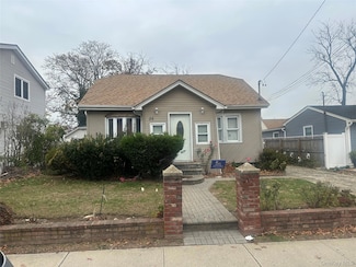 35 William St, Roosevelt, NY 11575