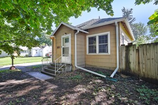 221 Bryan Ave, Owatonna, MN 55060