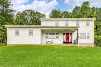 41 W Gate Rd, Suffern, NY 10901