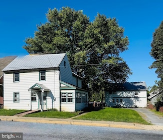 6 Queen St, Gordonville, PA 17529