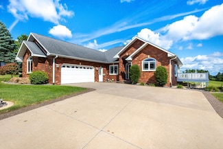 1020 N North Park Ct, Dickeyville, WI 53808