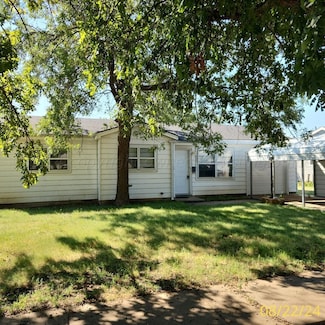 1004 E Foster Ave, Pampa, TX 79065