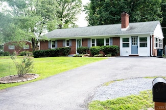 1218 Lakeview Dr, Lynchburg, VA 24502