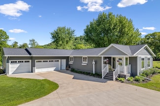 W770 Meadow Ln, Fountain City, WI 54629
