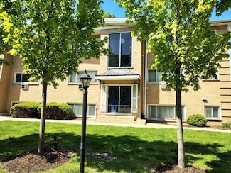 405 Wesley Ave Unit 4, Oak Park, IL 60302