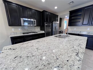 7421 Old Compton St, Las Vegas, NV 89166