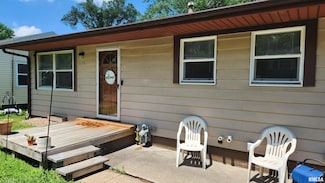 1136 Briarcliff Ln, Clinton, IA 52732
