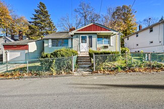 123 Pine Hill Cir, Waltham, MA 02451
