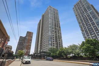 200 Old Palisade Rd Unit TH2, Fort Lee, NJ 07024