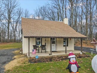 36 W 5th St, Alburtis, PA 18011