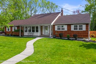 15 Sandburg Dr, Morganville, NJ 07751