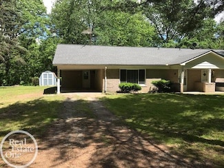 19207 29 Mile Rd, Ray, MI 48096