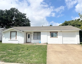 301 S Forest Crest Dr, Garland, TX 75042