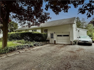 9209 Summit Street Rd, Le Roy, NY 14482