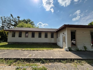5681 Shaw St, Haslett, MI 48840